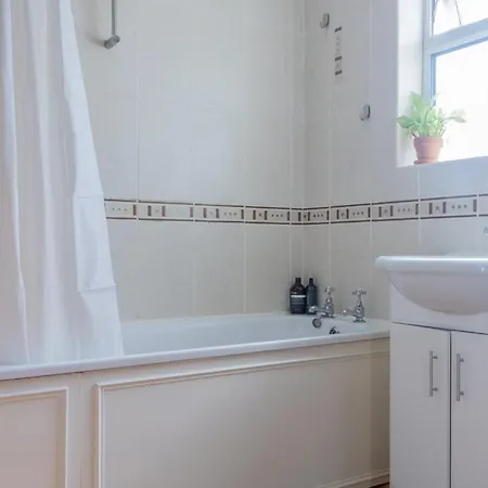 Guest house Guestready - Victorian Redbrick In Heart Of 4*