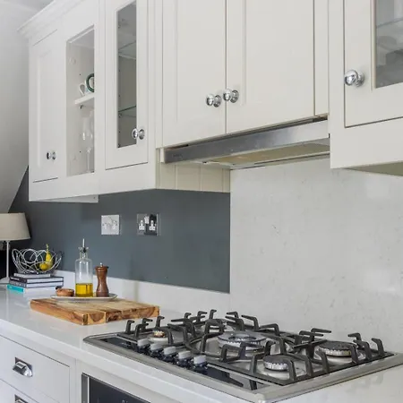 Guestready - Victorian Redbrick In Heart Of Guest house 4*