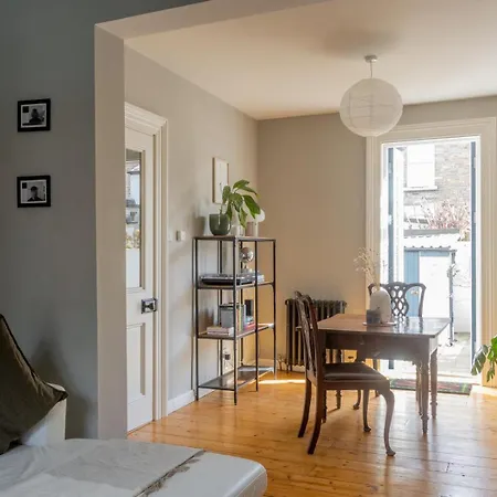 Pensionat Guestready - Victorian Redbrick In Heart Of
