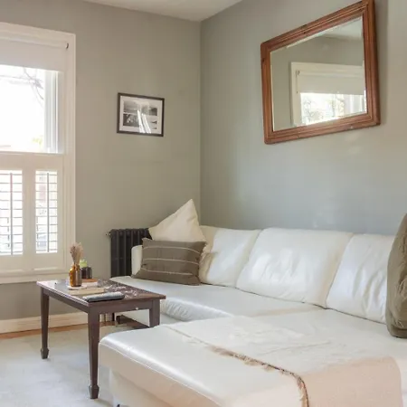 Guestready - Victorian Redbrick In Heart Of Guest house 4*